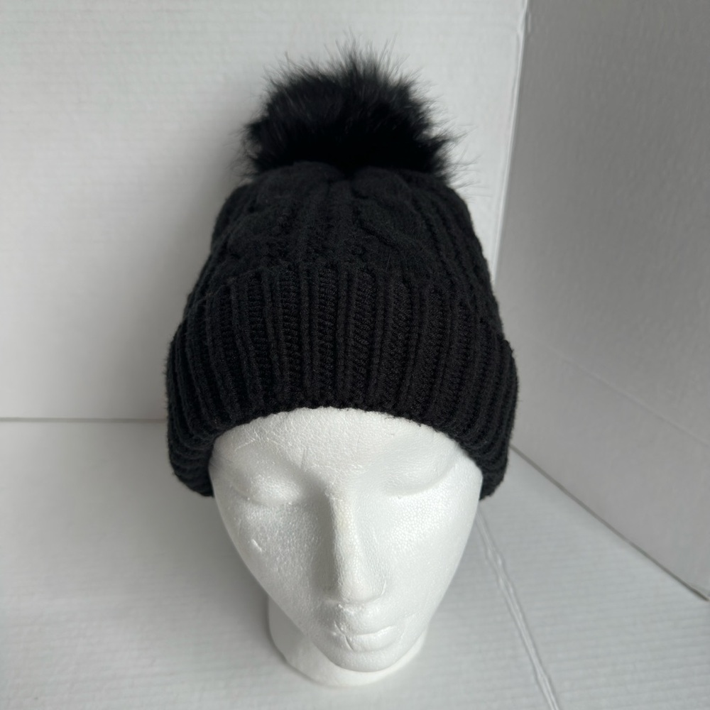 Black Knit Beanie with Pom Pom Women’s One Size NWOT